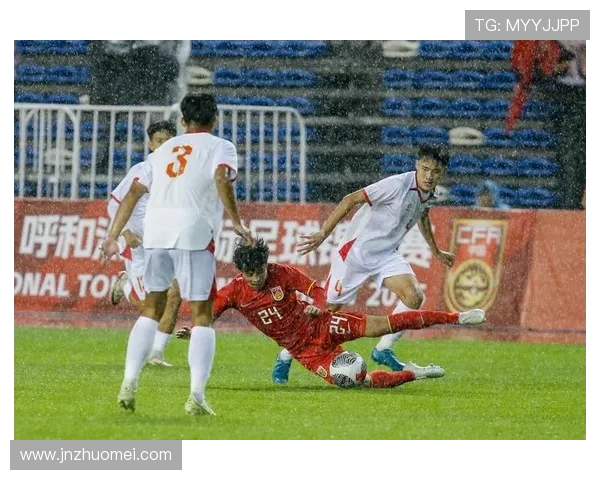 中国足球联赛新赛季开幕在即 球迷期待强队对决与新星崛起